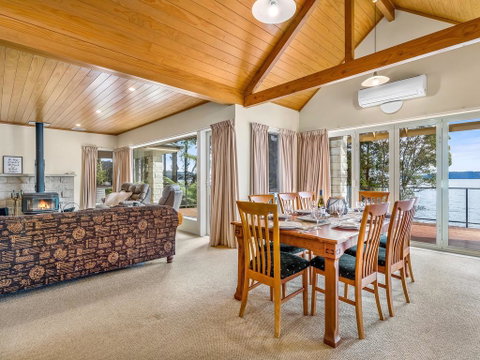 Lakefront Sublime - Lake Rotoiti Holiday Home - Accommodation New Zealand 2