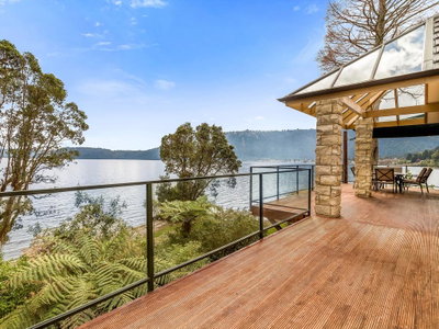 Lakefront Sublime - Lake Rotoiti Holiday Home