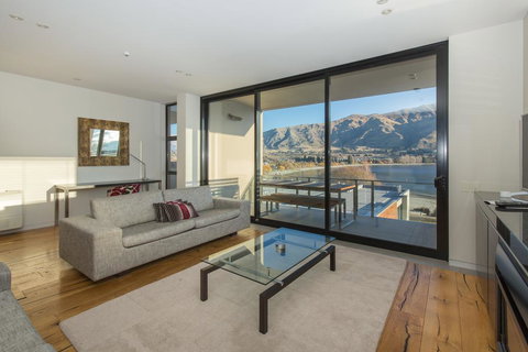 Lakeshore Springs Apartments - Accommodation New Zealand 3