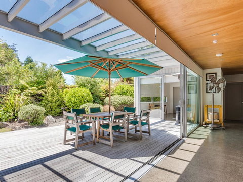 Lakeside Beauty - Hatepe Holiday House - Accommodation New Zealand 1