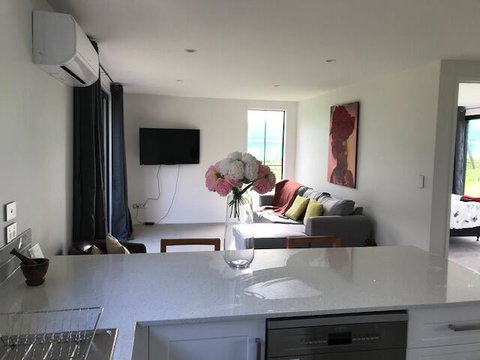 Lakin' It Easy Cottage - Accommodation New Zealand 2