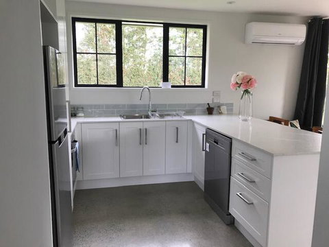 Lakin' It Easy Cottage - Accommodation New Zealand 0