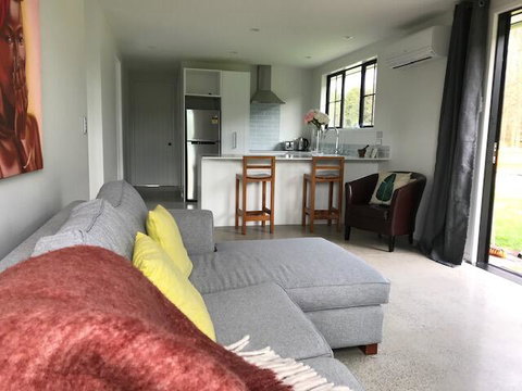 Lakin' It Easy Cottage - Accommodation New Zealand 3