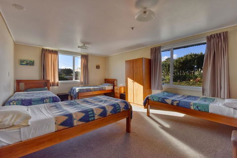 Lazy Dolphin Lodge - Accommodation New Zealand 3