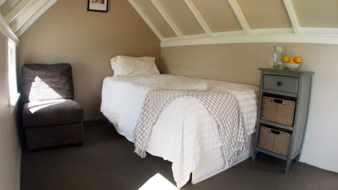 Lemon Tree Cabin - Accommodation New Zealand 2