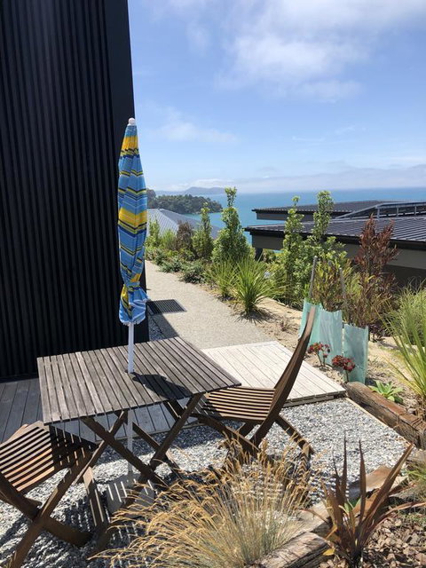 Little Black Fantail Studio - Accommodation New Zealand 2