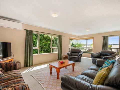 Lodge On Logan - Lake Taupo Holiday Home - Accommodation New Zealand 1