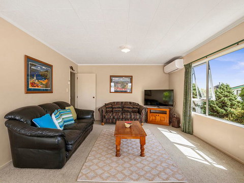 Lodge On Logan - Lake Taupo Holiday Home - Accommodation New Zealand 2