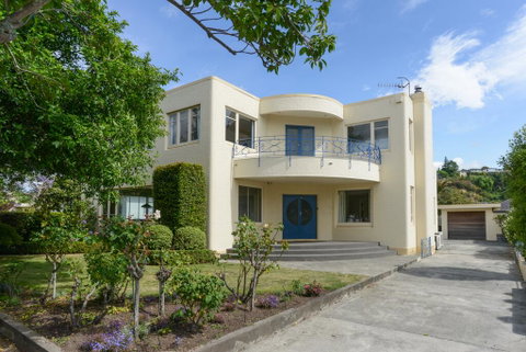 Logan House - Napier Holiday Home - Accommodation New Zealand 0