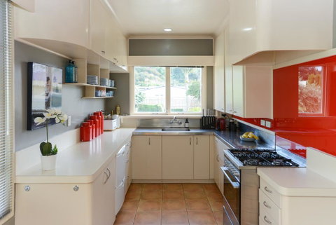 Logan House - Napier Holiday Home - Accommodation New Zealand 2