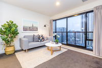 Lovely City Apartment Views Pool and Gym