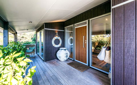 Luxury At Palm Beach - You've Got It Maid - Accommodation New Zealand 1