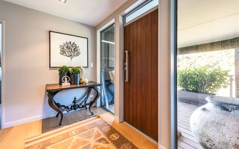 Luxury At Palm Beach - You've Got It Maid - Accommodation New Zealand 2