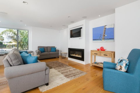 Luxury Home On Popular Muricata Av - Enjoy Beach, Surf & Sun - Accommodation New Zealand 3