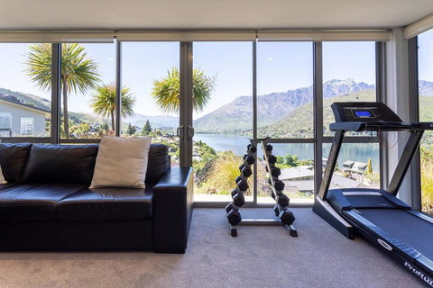 Luxury Lakeside Home With Remarkable View - Accommodation New Zealand 2