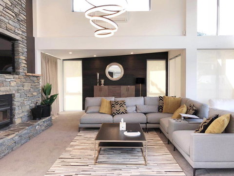 Luxury Lakeside Home With Remarkable View - Accommodation New Zealand 0