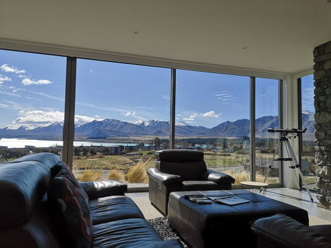 Luxury Lakeview Apartment - Accommodation New Zealand 0