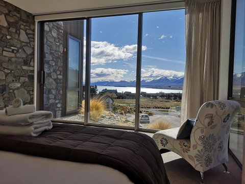 Luxury Lakeview Apartment - Accommodation New Zealand 3