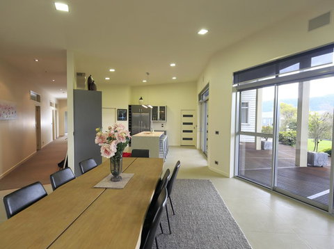 Luxury On Howden - Te Anau Holiday Home - Accommodation New Zealand 0