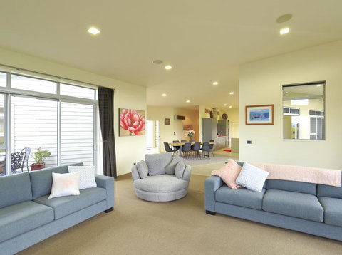 Luxury On Howden - Te Anau Holiday Home - Accommodation New Zealand 1