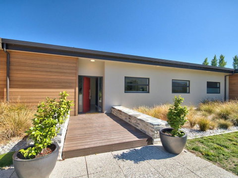 Luxury Shotover Retreat - Accommodation New Zealand 1