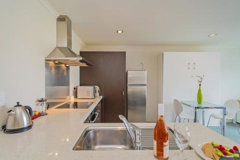 Lyon Park Views - Whitianga Holiday Apartment - Accommodation New Zealand 3