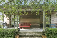 Mahurangi West Cottage by the beach - Auckland Holiday Home