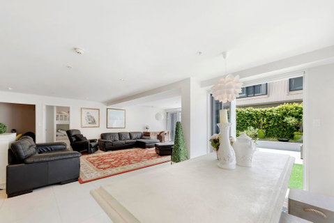 Maison Cayman - Mt. Maunganui Holiday Home - Accommodation New Zealand 0