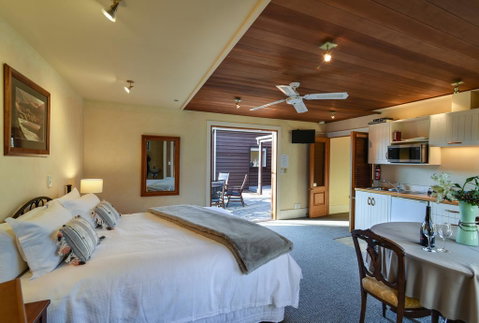 Manata Homestead & Lodge - Accommodation New Zealand 1