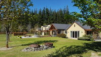 Maple Lodge Luxury Bed  Breakfast