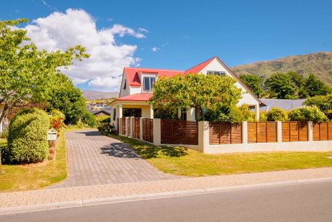 Meadowstone House - Wanaka Holiday Home - Accommodation New Zealand 0
