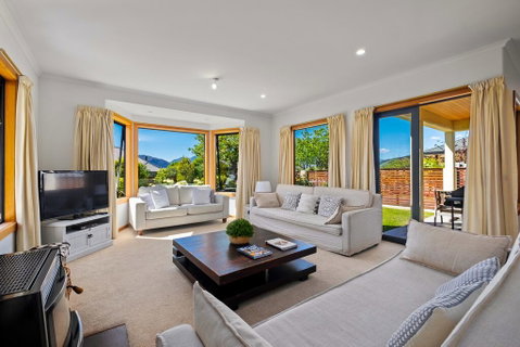 Meadowstone House - Wanaka Holiday Home - Accommodation New Zealand 1