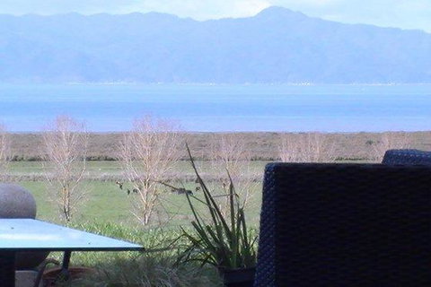 Miranda Sea View Apartment - Accommodation New Zealand 2