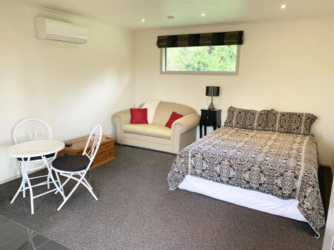 Mirror Creek Holiday Cottage - Accommodation New Zealand 1