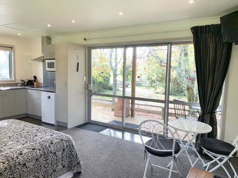 Mirror Creek Holiday Cottage - Accommodation New Zealand 3
