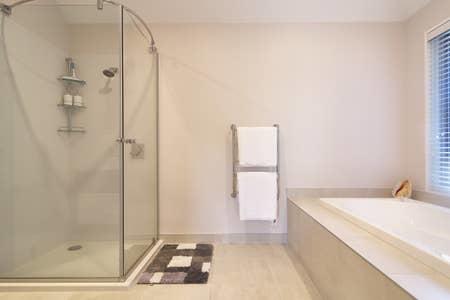 Modern City Get Away With Views - Accommodation New Zealand 2