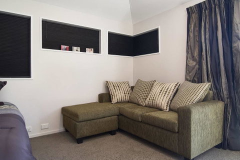 Modern City Get Away With Views - Accommodation New Zealand 3