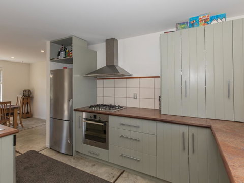 Modern Cottage Charm - Albert Town Holiday Home Only 5 Minutes From Wanaka - Accommodation New Zealand 2