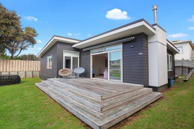 Modern Kiwi Bach - Waihi Beach Holiday Home