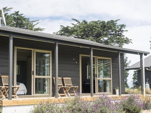 Mokomoko Cottage - Martinborough Holiday Home