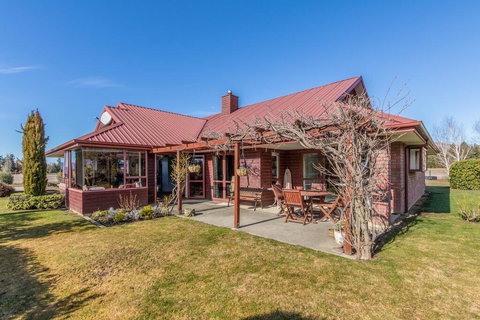 Mountain Majesty - Wanaka Holiday Home - Accommodation New Zealand 1