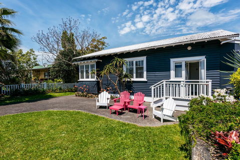 Mrs Jones Holiday Cottage - Oneroa Holiday Home - Accommodation New Zealand 0