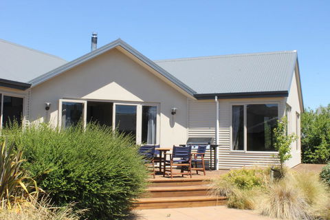 Nirvana - Accommodation New Zealand 0