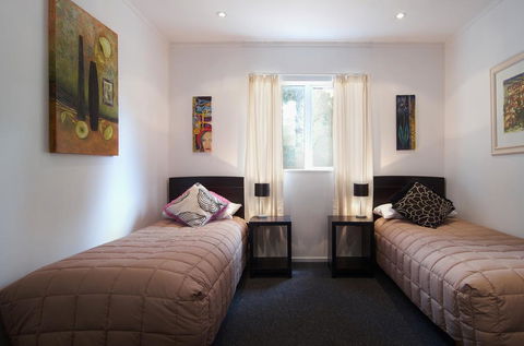 Nut Point Cottage - Accommodation New Zealand 2