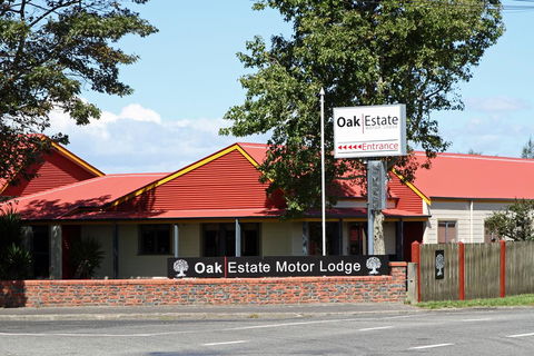 Oak Estate Motor Lodge - Accommodation New Zealand 0