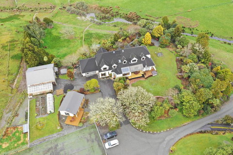 Oak Lodge - Accommodation New Zealand 0
