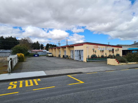 Oasis Hotel,Motel And Bar - Accommodation New Zealand 0
