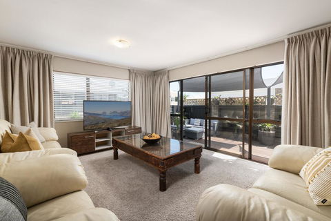 Ocean Beach Getaway - Accommodation New Zealand 0