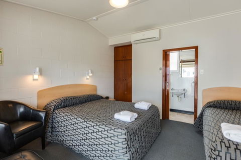 Ocean Beach Hotel - Accommodation New Zealand 0
