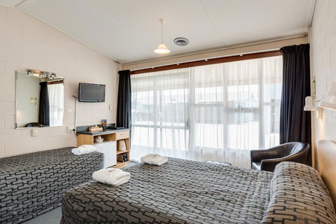 Ocean Beach Hotel - Accommodation New Zealand 1